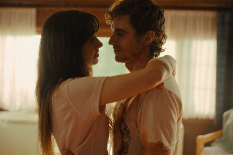 TOGETHER: JUNTOS HASTA LA MUERTE: Dave Franco, Alison Brie y el lado más oscuro de una relación dependiente (REVIEW)